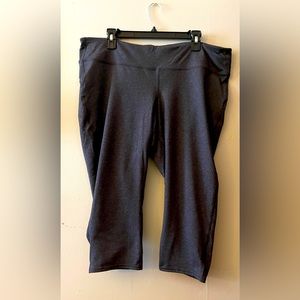 Gap Fit XXL women’s crop leggings.